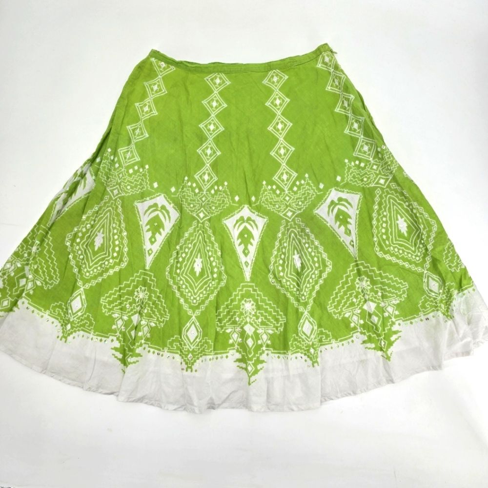 John Paul Richard Green and White Patterned With Sequins Women's Skirt Size 10